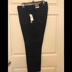 ALFANI black pants. 16WP 57% cotton and 37% rayon. Petite, hidden front zipper